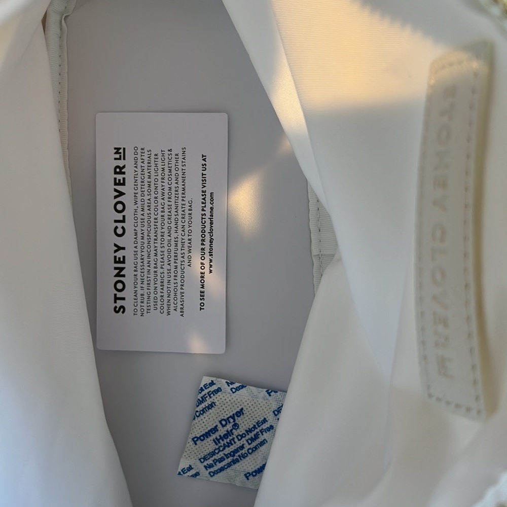 Stony CLOVER LANE NWT WHITE NYLON SCRUNCH SHOULDER BAG - Picture 6 of 8